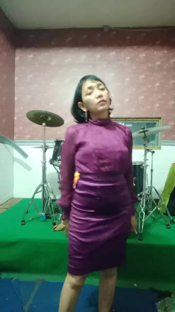 TOLONG KELUAR!!!