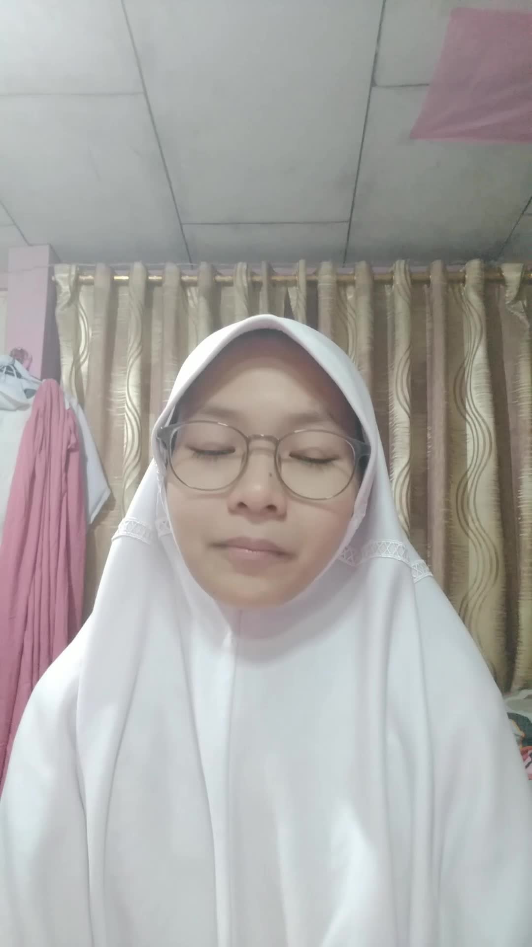 Siti Nurhalizah.m, 17 tahun, Kab.Soppeng Sulawesi selatan_"ummi tsumma ummi"_