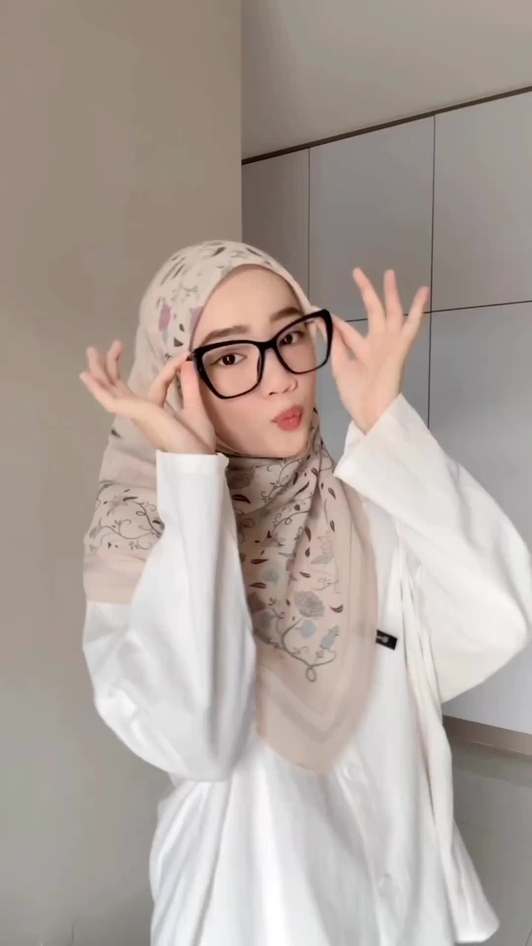 HIJAB KERJA KANTOR MENUTUP DADA 