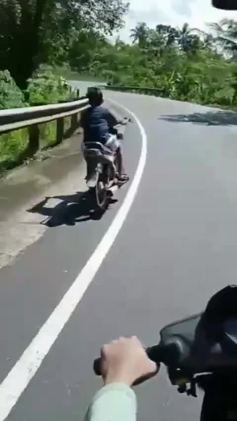 jangan ditiru yah gaes!!