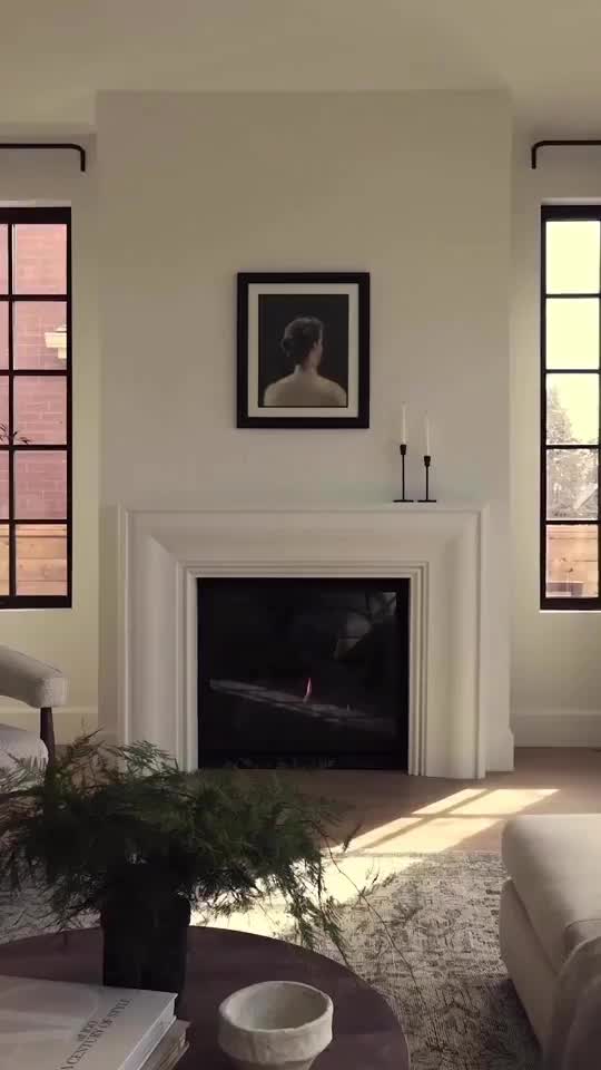 Cat rumah putih itu emang bikin jadi elegan ya..