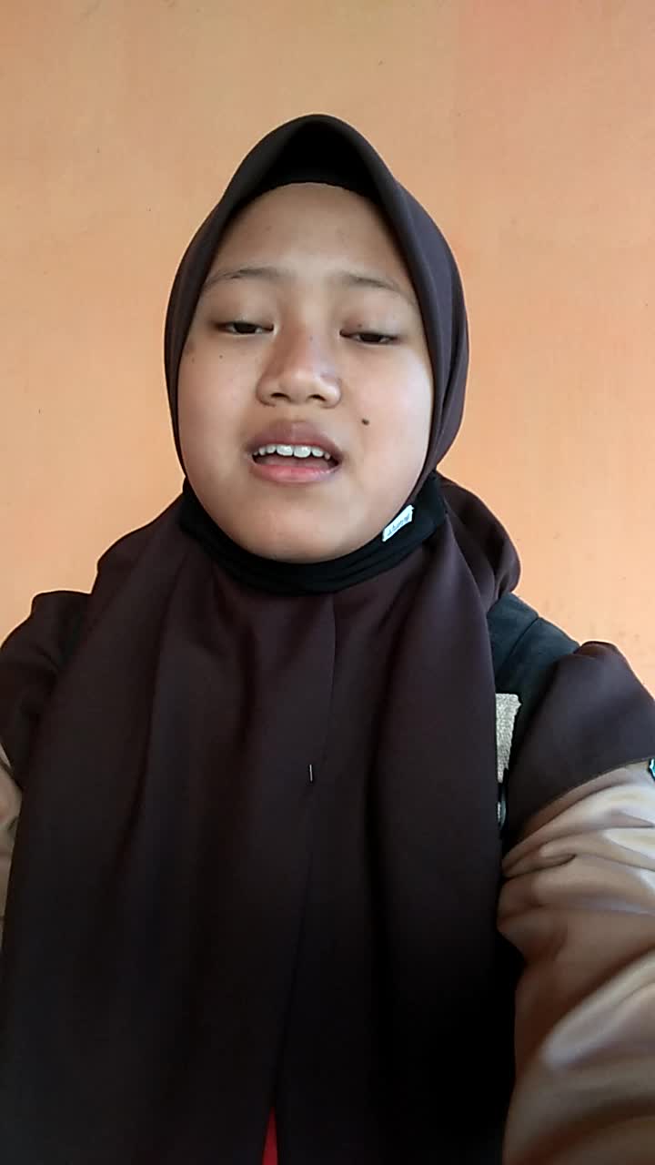 Maya Alifah_Temanggung_17 tahun_Motivasi untuk membahagiakan orang tua dan keluarga besar. 