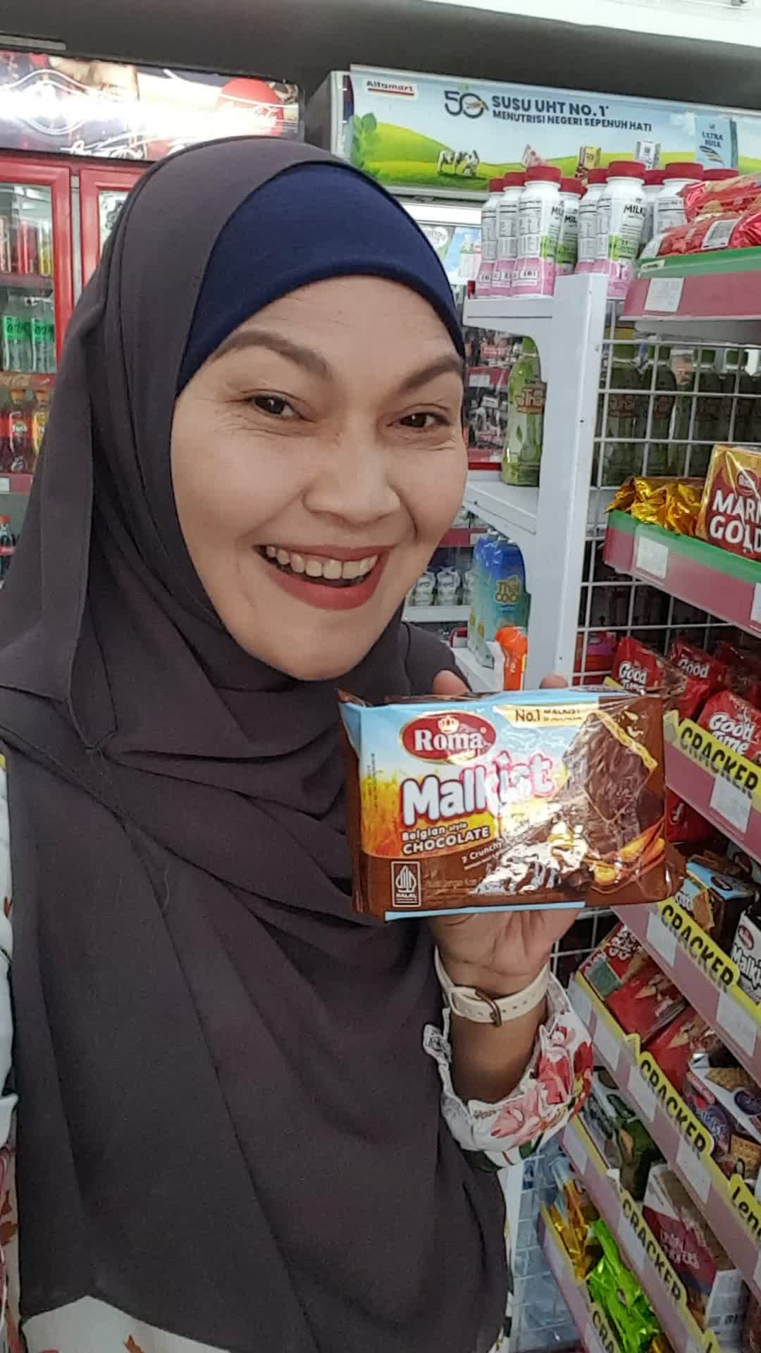 3 Oct 2023 Aty with Roma Malkist chocolate_1