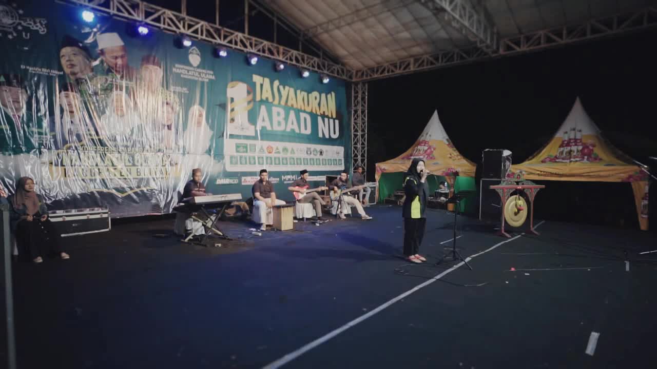 Kontes Ambyar Indonesia, Fatma Fadhillah Rahmawati ,Kota Blitar Jawa Timur, umur 17 tahun ,judul Pingal