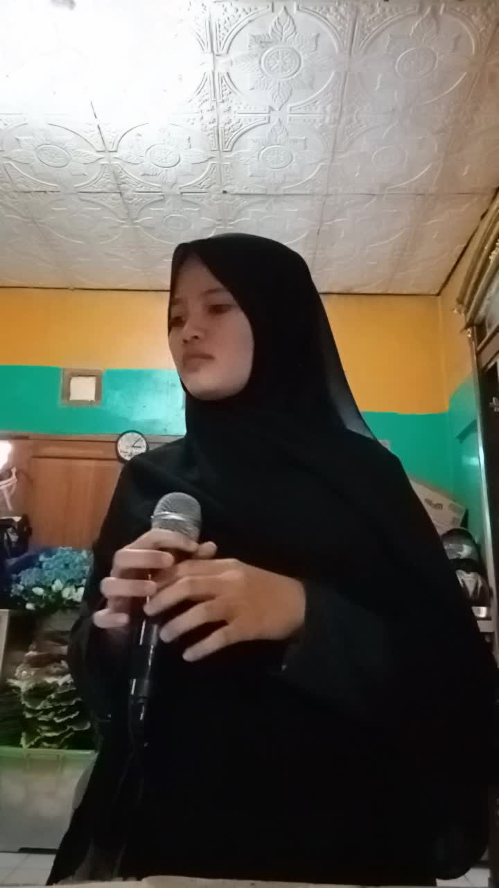 Nama: Kaila Rizki Sugiarto Lahir :18 Desember  2003 Umur: 17 tahun kota: bandung jawa barat