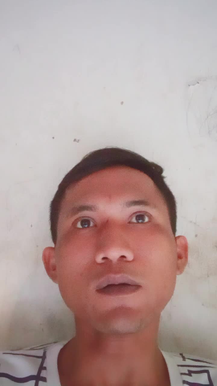 Nama Muhammad sofian umur 23 asal di kab.ciamis.tinggal skrang di bogor.hobi menyanyi,