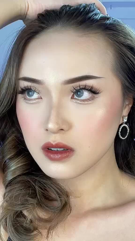 Bagian matanya haru glow