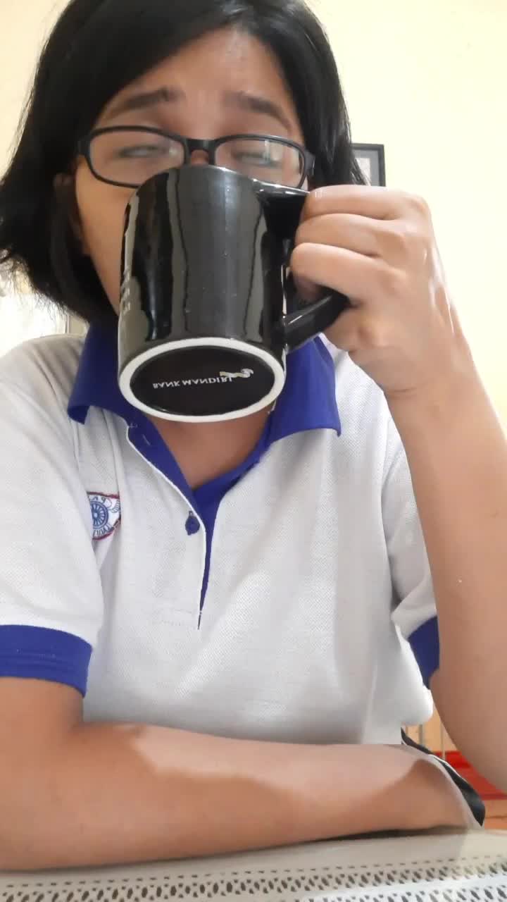 yg seneng sama kamu tuh siapa?