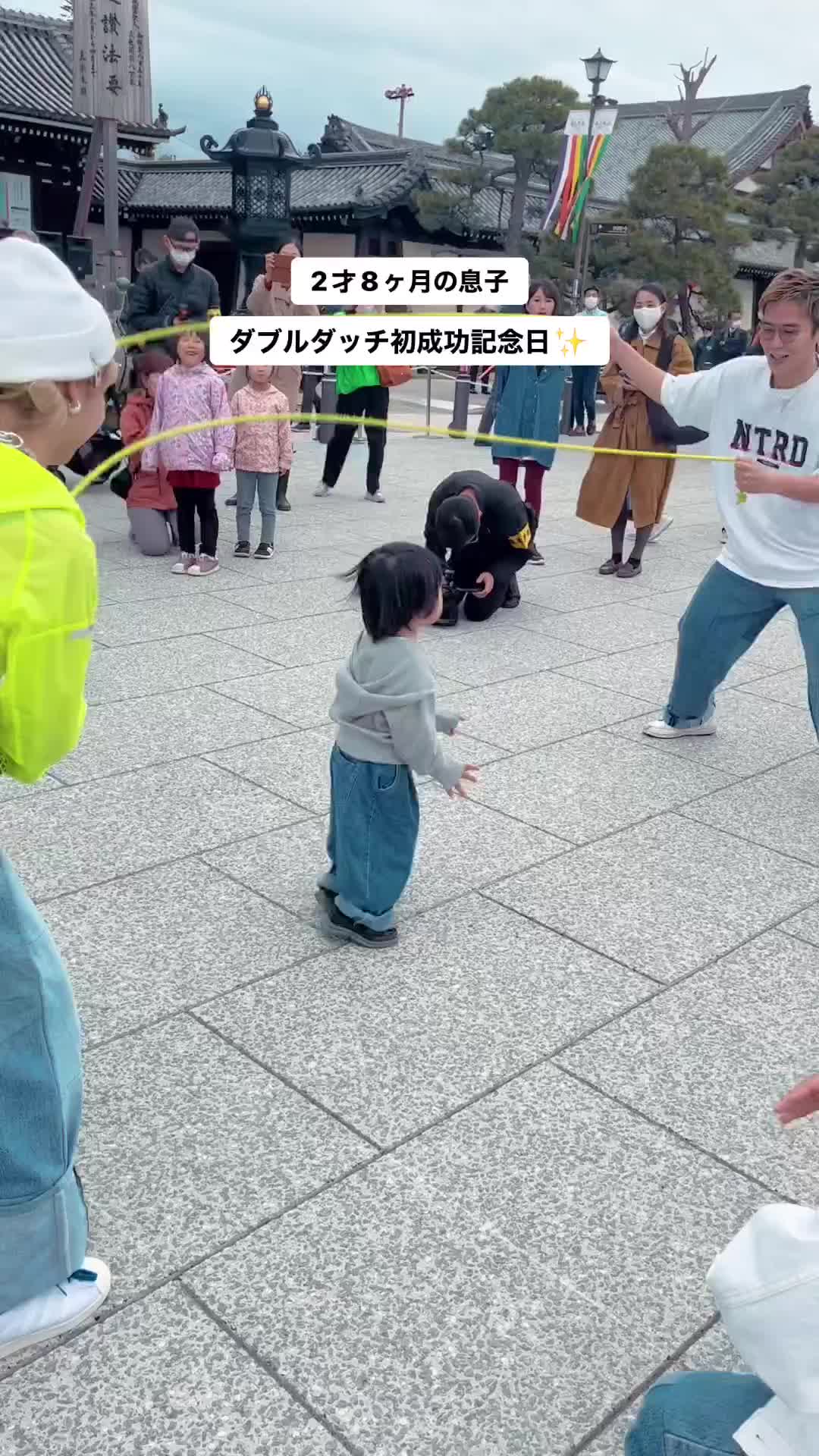 terlihat senang anak kecilnya