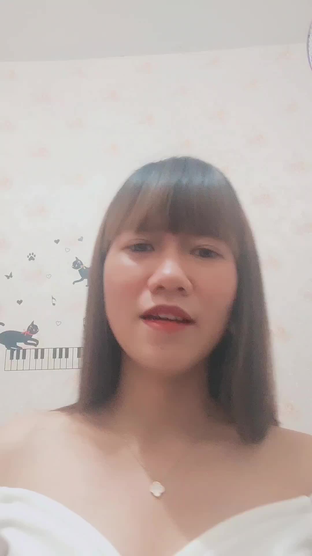 TheSingingBeeIndonesia_Valentina Dwi Prawiyati_asal Cirebon_ Rossa Takkan Berpaling darimu_menyanyi 