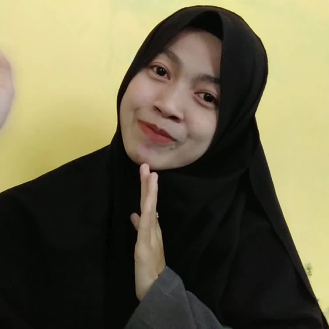 YULIANTI / 21 tahun kec.Cipatujah kab.Tasikmaya. /mondok + kuliah (Jika kita ingin bahagia , bahagiaka dulu orangtua kita) judul.(ANTASALAM)