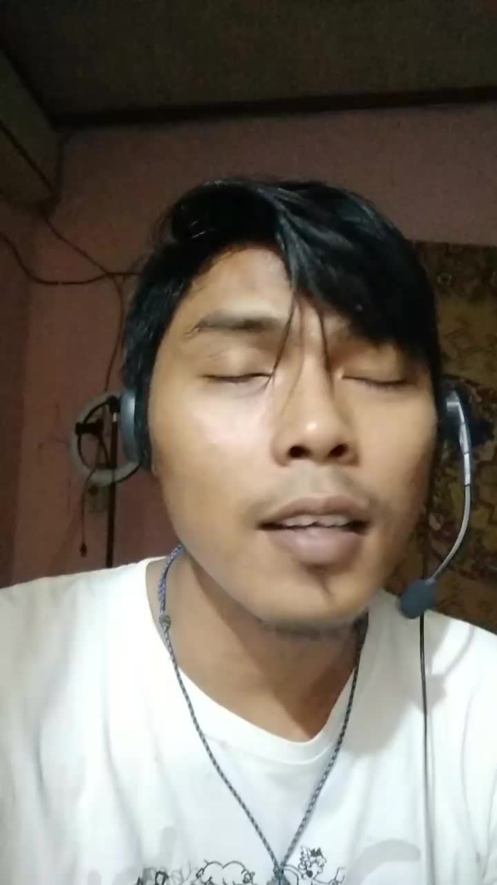 yah apalah daya suara ini tolong bantu vote yah mantemnd..terima kasih