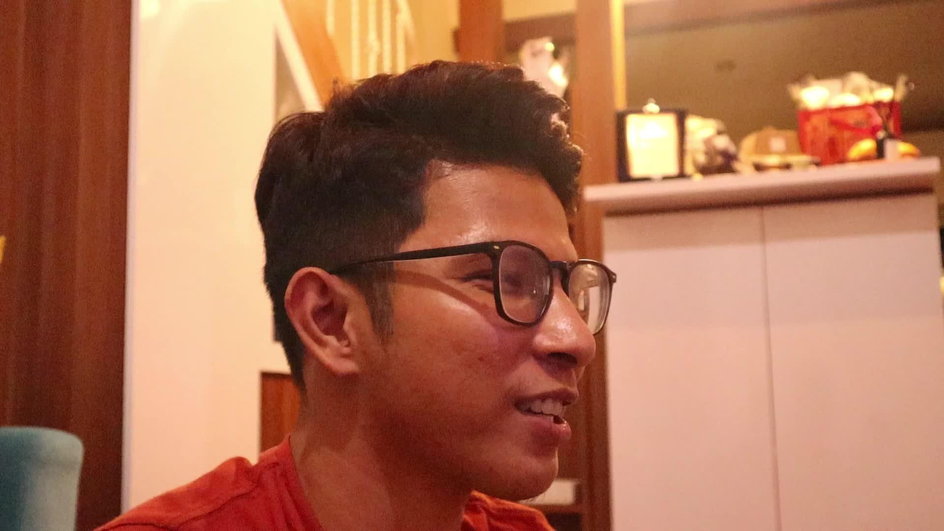 CARA ASIK MAKAN NANAS 😎|Pineapple Fest🍍| Adjie, 22 Tahun,  Fresh Graduate,  Muara Bungo #OnlineAuditionMCI10 