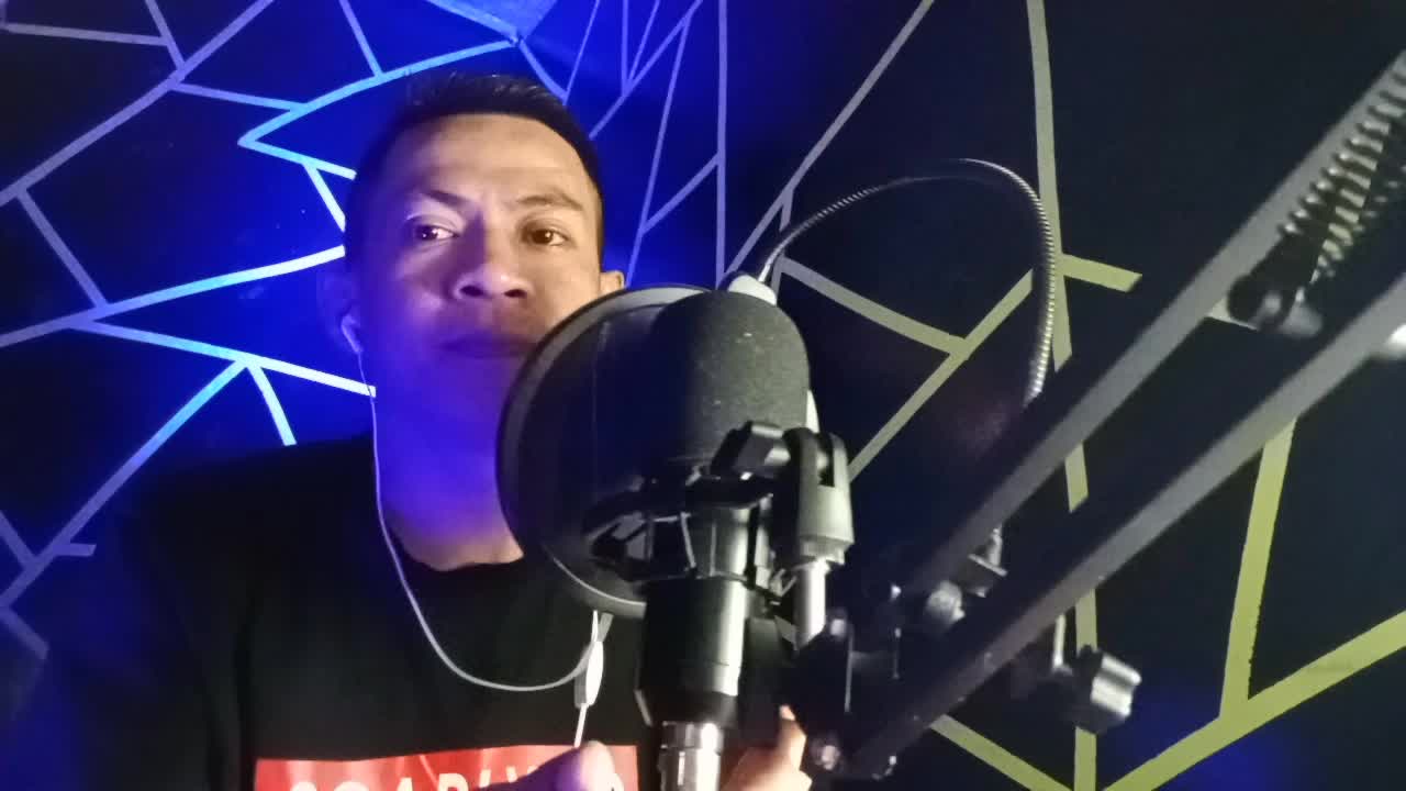 nama : Febri Butolo umur : 25 tahun Asal : PROVINSI GORONTALO lagu : BUKAN TAK MAMPU # Audition Rissing star Indonesia Dangdut 