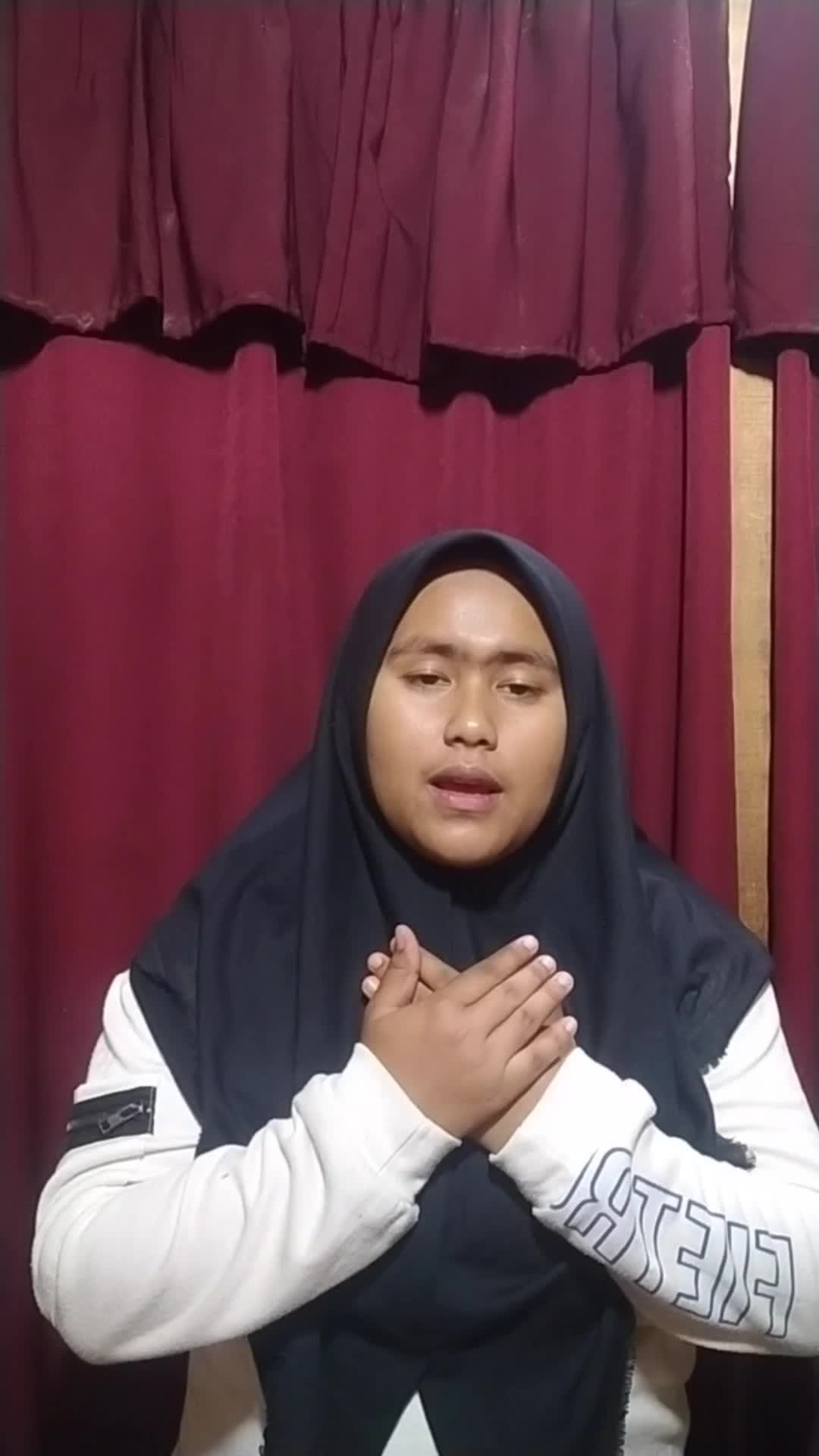 Sherly Meilova_18 tahun_Bukittinggi, Sumatera Barat_Muhasabah Cinta. #voiceoframadhangtv 