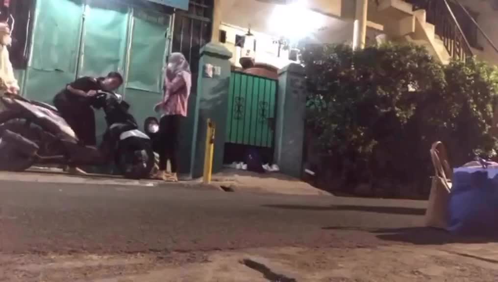 bukannya bantuin Masnya. emang cowo selalu salah
