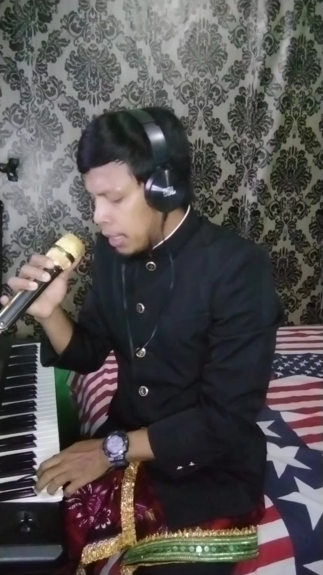 Belajar bernyanyi di studio sendiri