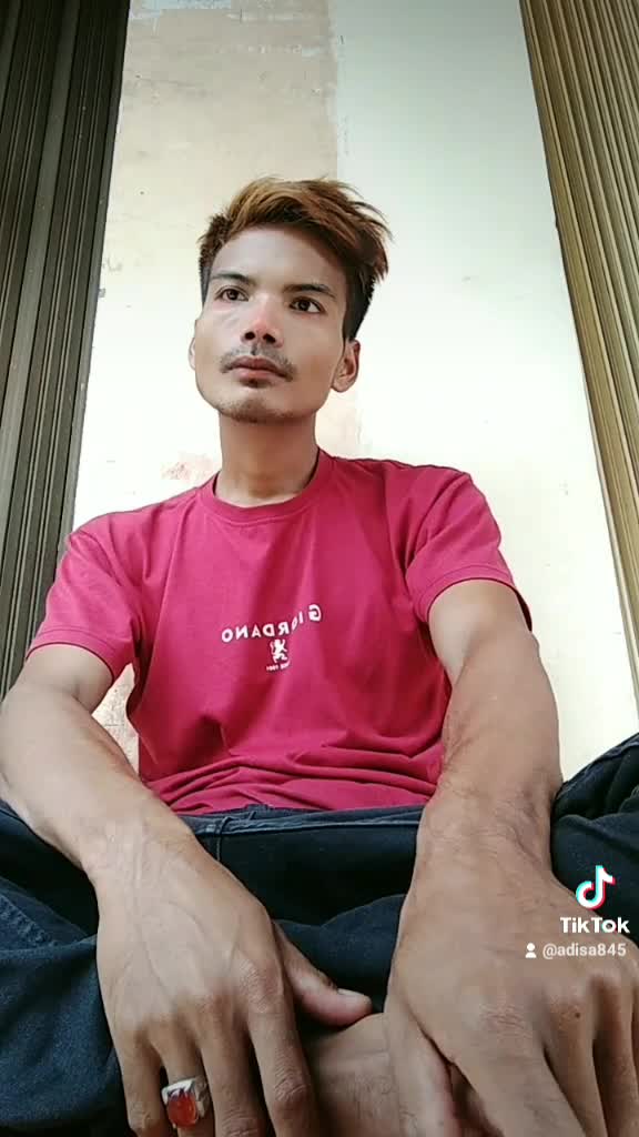 kisah hidup ku yg slalu pura pura bahagia