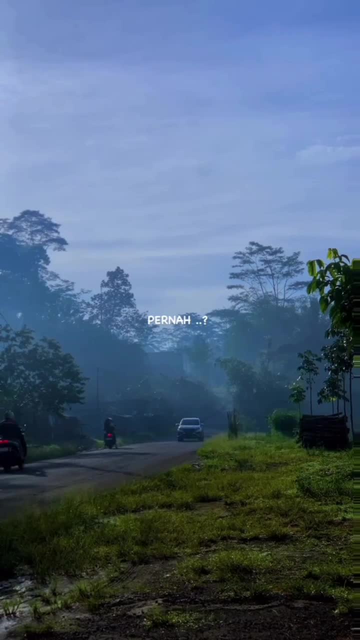 Pernah? Saya yakin pasti kita pernah mengalami situasi ini. Pilihannya adalah tetap mendengarkan seolah-olah kita baru mengetahui.