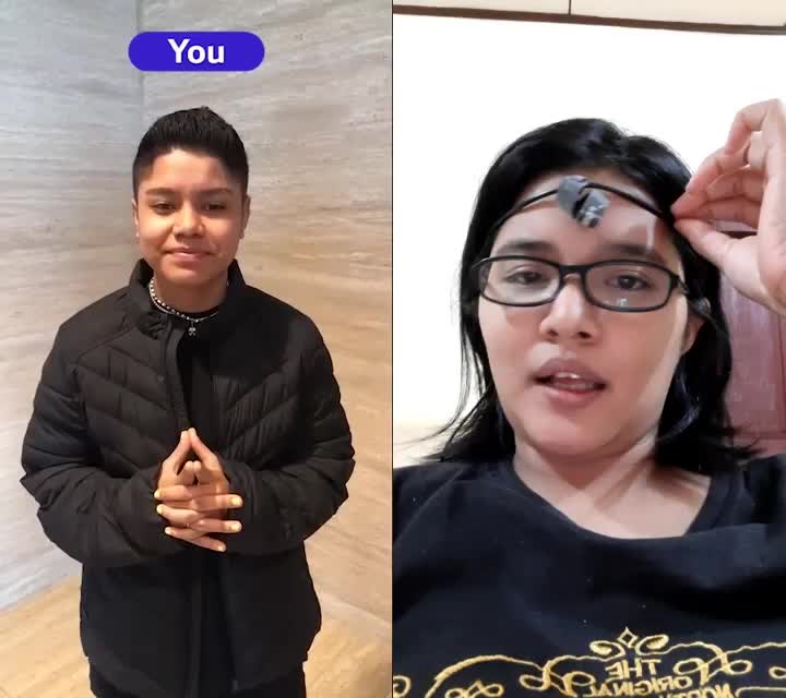 barang antik semacam pita rambut.