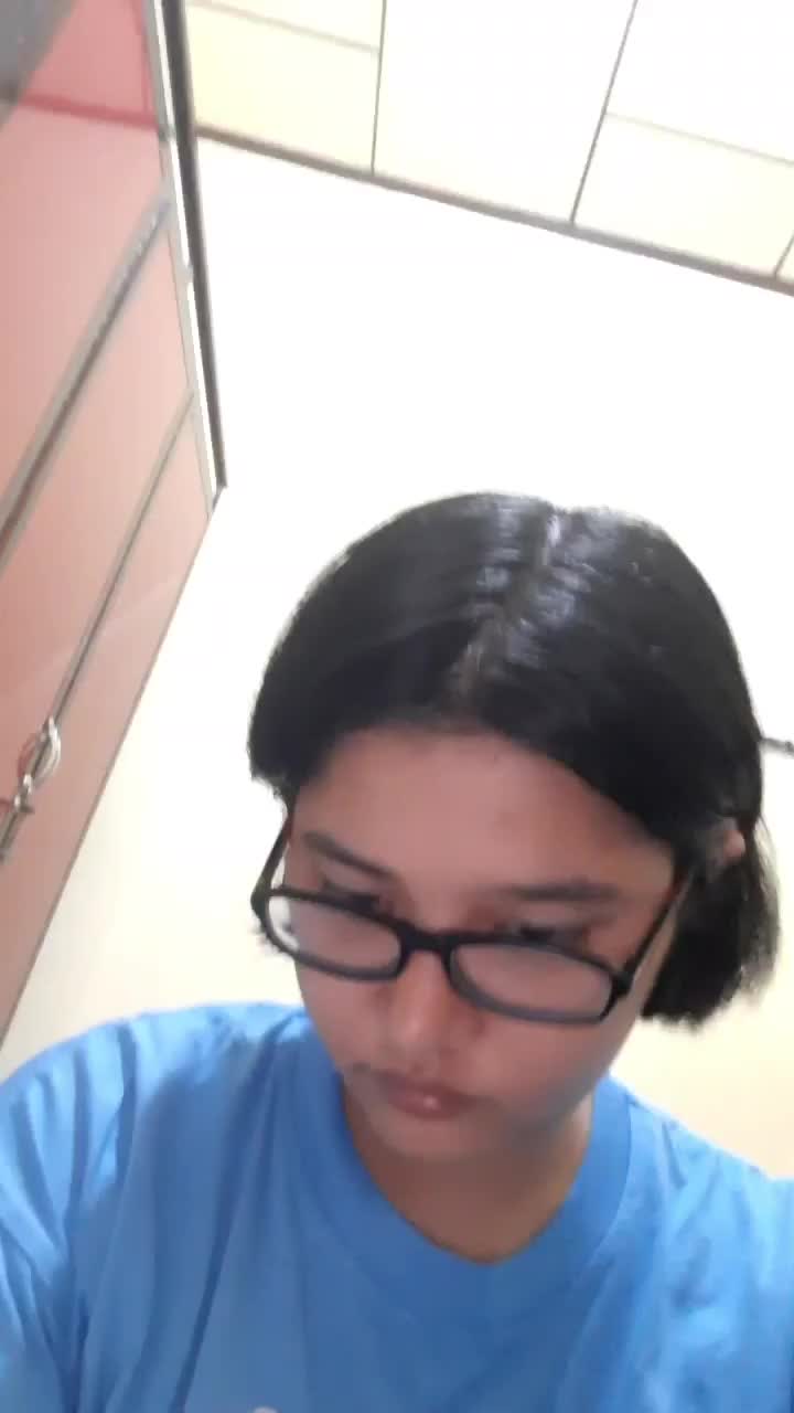 😡