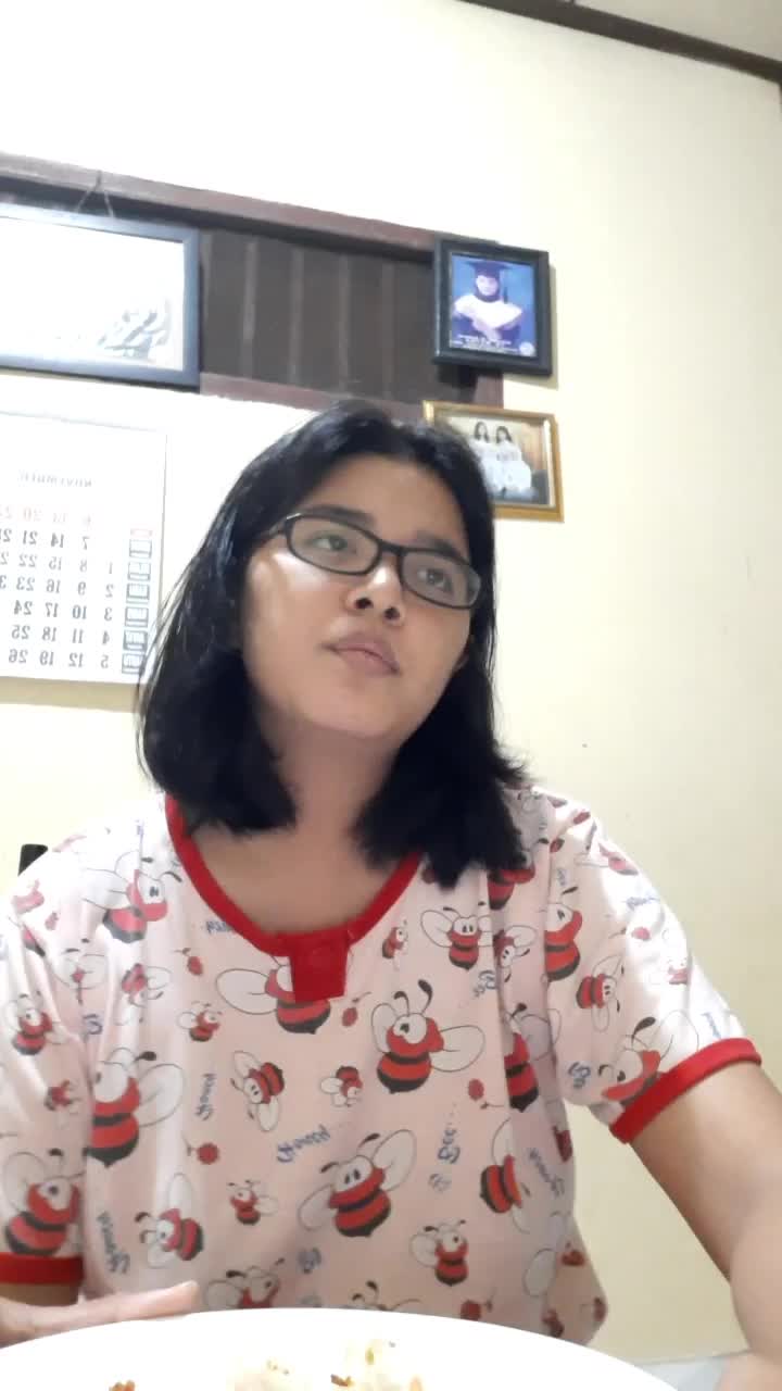 pergi jauh koq bawa piring neng?
