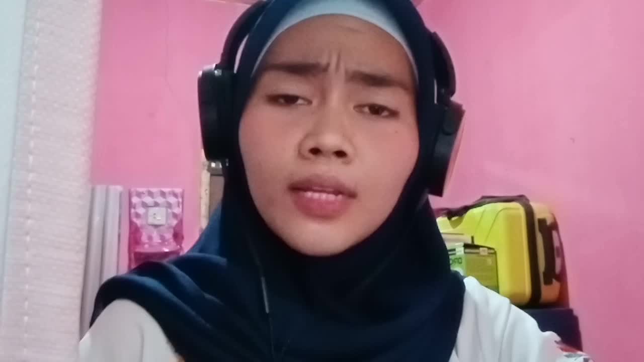 Assalamualaikum...  kenalin Namaku Nafa 21 thn seorang Mahasiswa disalah satu universitas yang ada dibanten, semoga berhasil amiiin...  #Onl