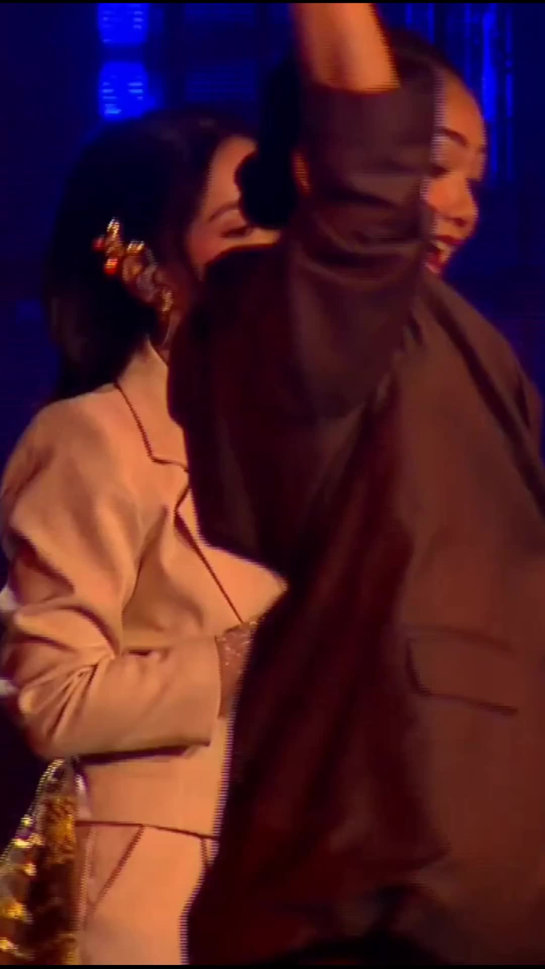 eca nyanyi depan pak presiden