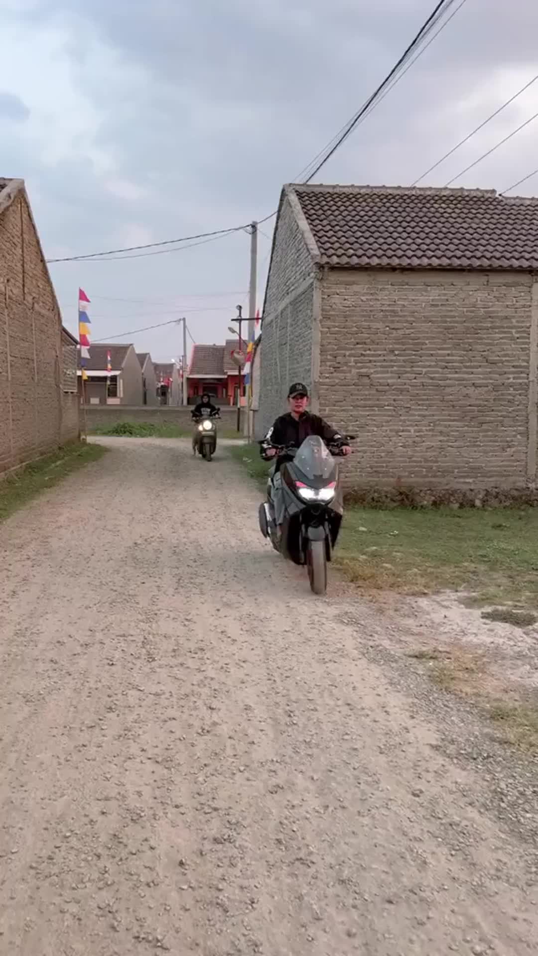 Ras terkuat di bumi naik motor