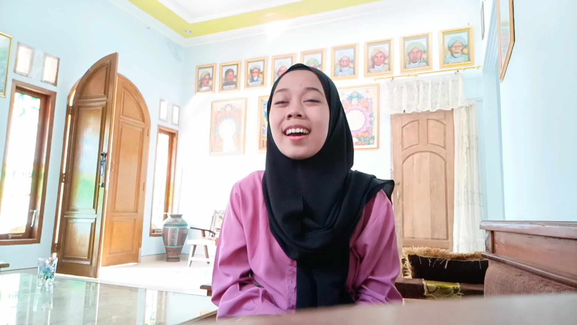Nama : Arinda Restiana Nurmasari, Usia : 21 , Asal : Jawa timur Pacitan