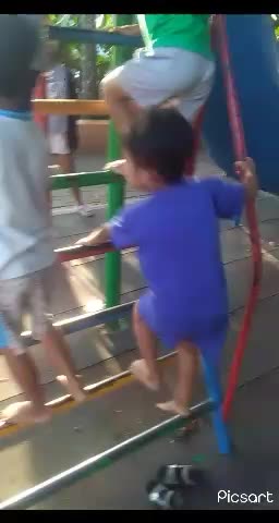 jalan sore2 nemenin anak2 di Bali....bantu vote share n like