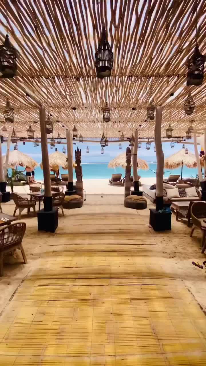 Who finds it very calming to getaway to Nusa Lembongan Island? 💙 One of Bali’s beauty little island with lots of miracles 