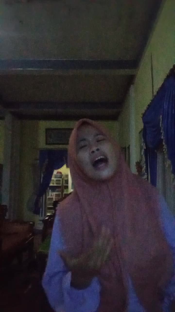assalamualaikum perkenalkan nama saya Lisa Umami  motivasi saya ikut kompetisi rising star ini yg pertama yaitu ingin memb