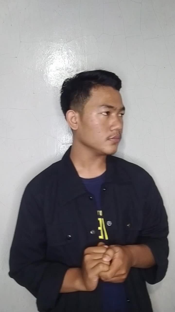 nama saya Haris,provinsi Jawa barat,saya menyanyikan lagu engkaulah takdirku dari Weni#audisionlinerisingstarindonesia dangdut  