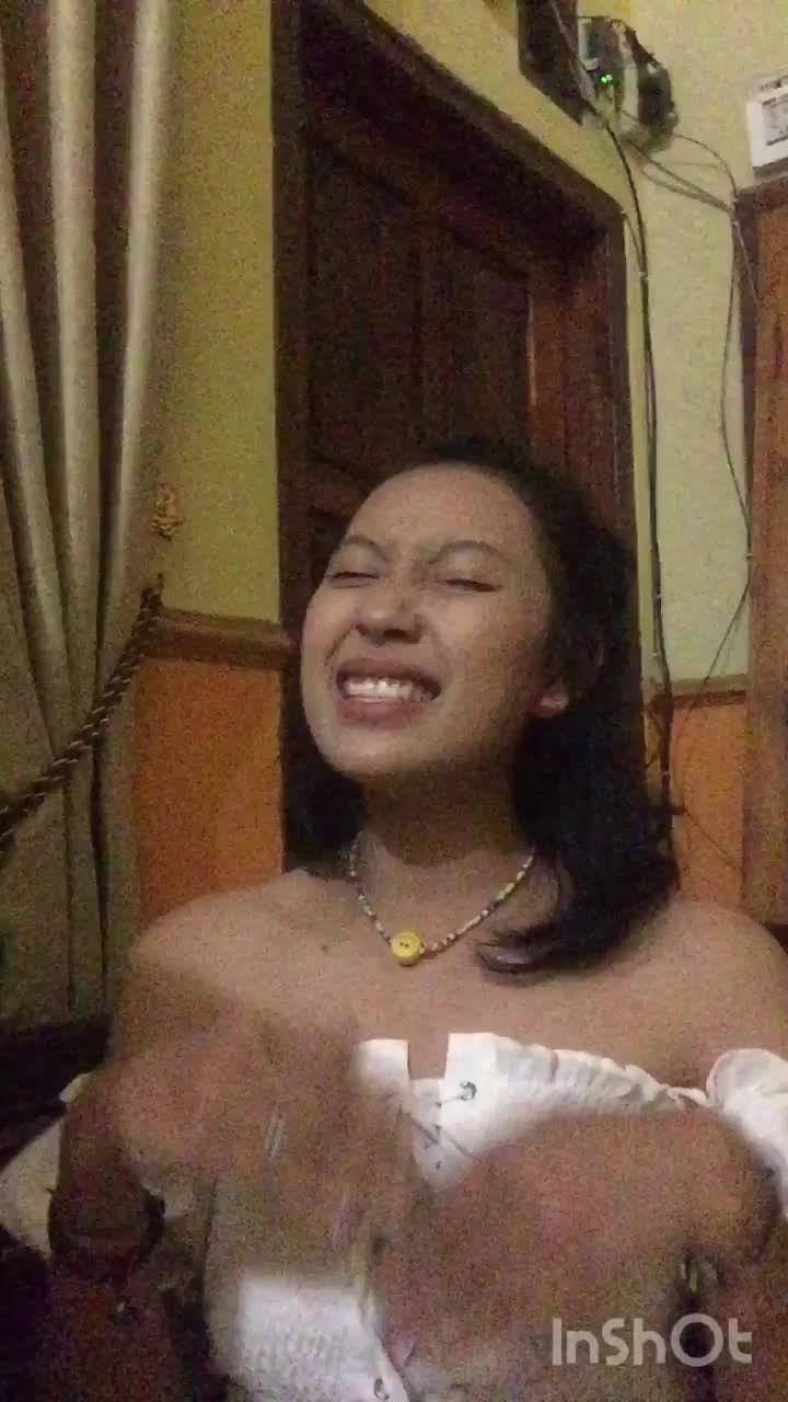 XFI2021 Solo Imanuella Jayanti Ratih Andani 20thn Jember Tiba- tiba Cinta Datang (Maudy Ayunda) & Drivers License (Olivia Rodrigo).