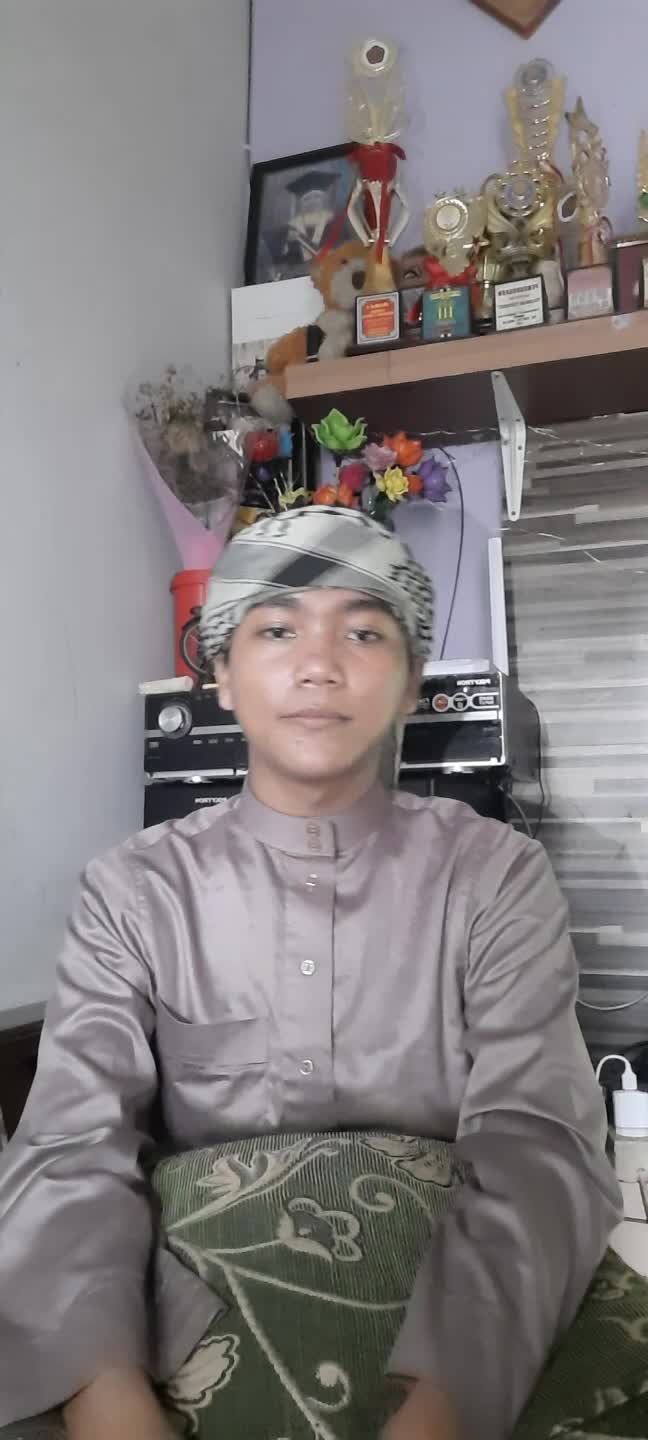 assalamualaikum wr.wb nama saya Zacky Maulana Saputra Usia 18 Tahun Asal Dari Jakarta Selatan Judul lagu Man Ana