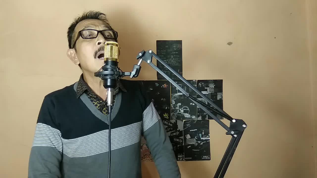 Nama : Deden Somantri Umur : 56 tahun Daerah asal : Sukabumi Jawa Barat #OnlienAuditionRisingStarDangdutIndonesia