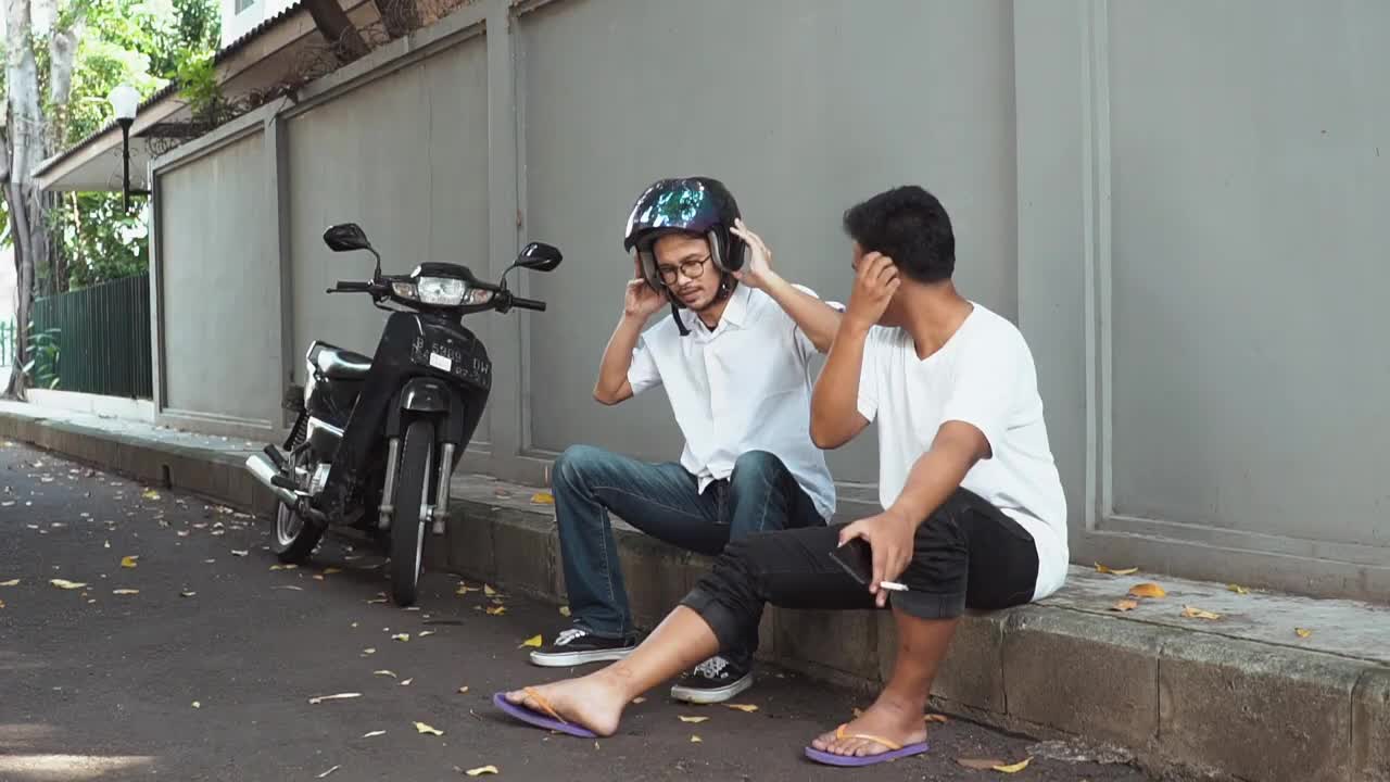 Nama Group : Gedik
Personel 1 : Lana
Usia : 29
Alamat : Depok
(Jawa barat)
Personel 2 : Dika
Usia : 30
Alamat : Ps Minggu
(Jakarta)