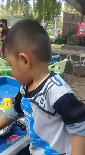 lagi main