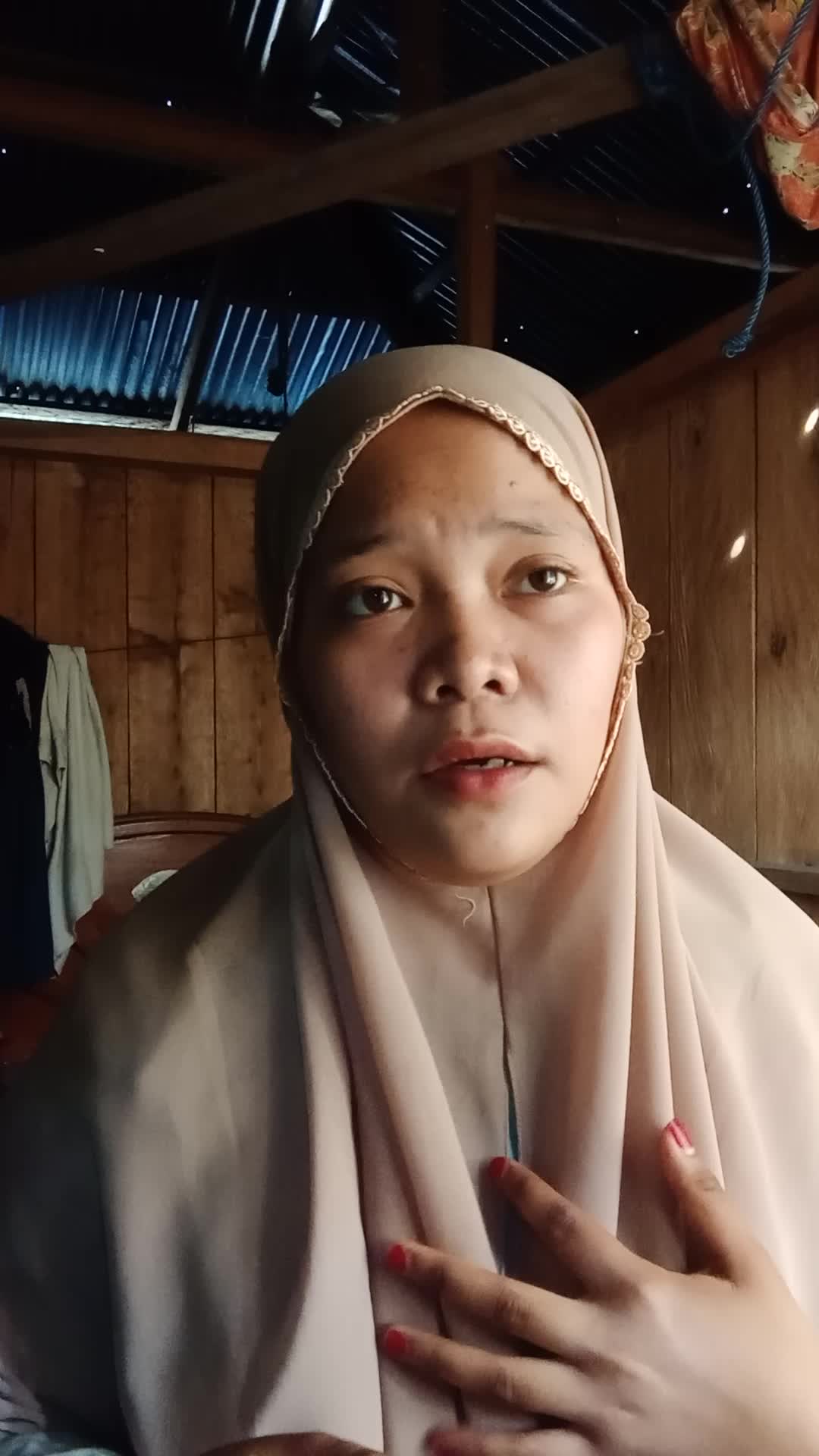 Nama : Suprianti|Dari Sulawesi tengah|umur 19 tahun|Judul lagu;Cinta tak bertuan|