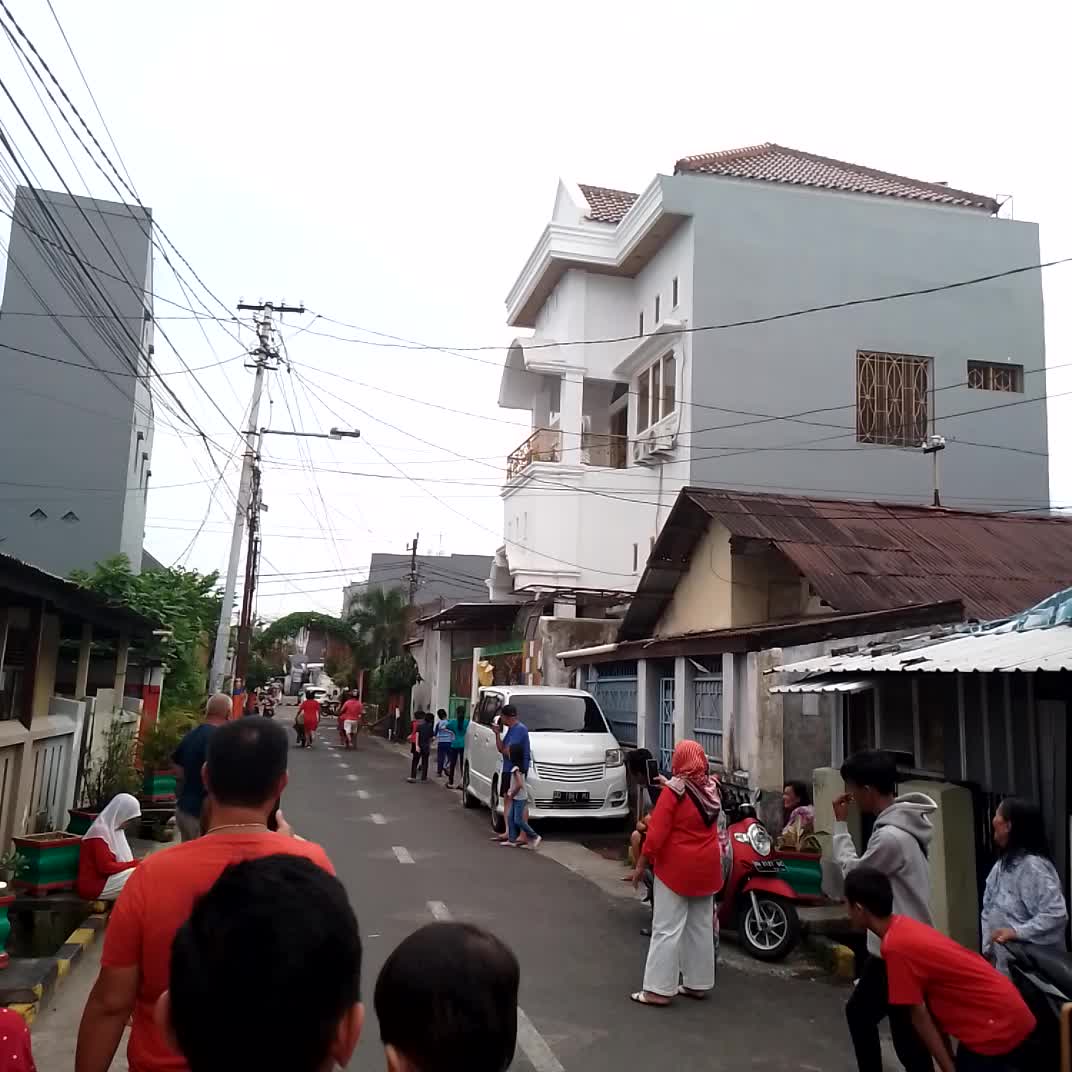 lomba 17 agustus yg bgt meriah. indonesia ttplah kau berjaya.