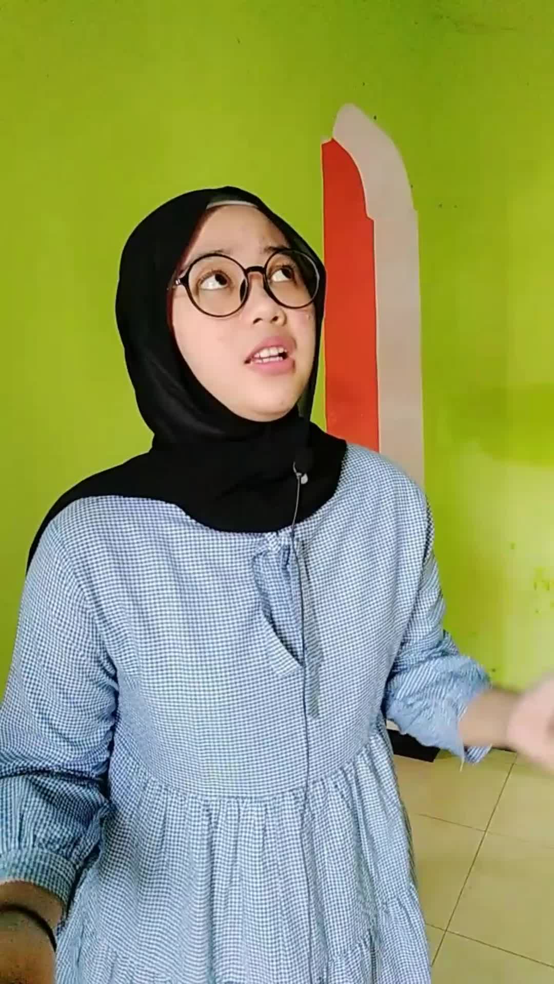 Nama : INDRI FEBRIANTY, Umur : 18 Tahun, Kota Asal : SUBANG, JAWA BARAT, Judul Lagu : "Muhasabah Cinta".
