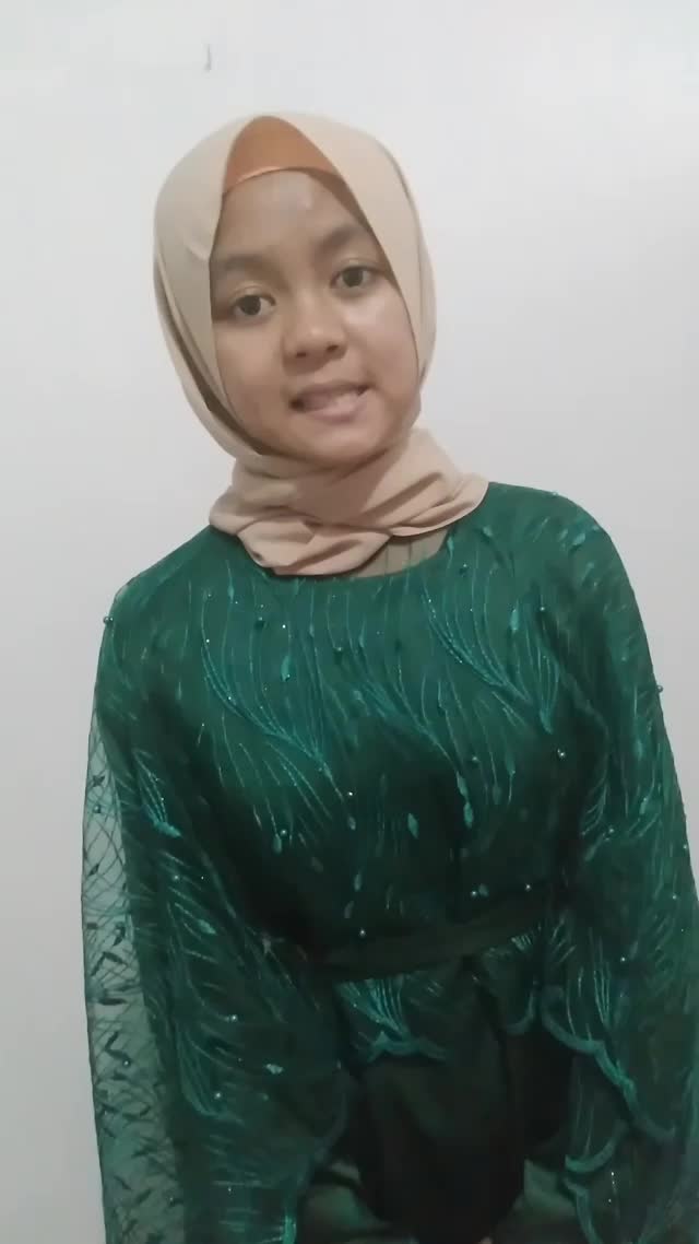 judul lagu YaaAssyiqol musthopa.Dibawakan Inday Husnayani