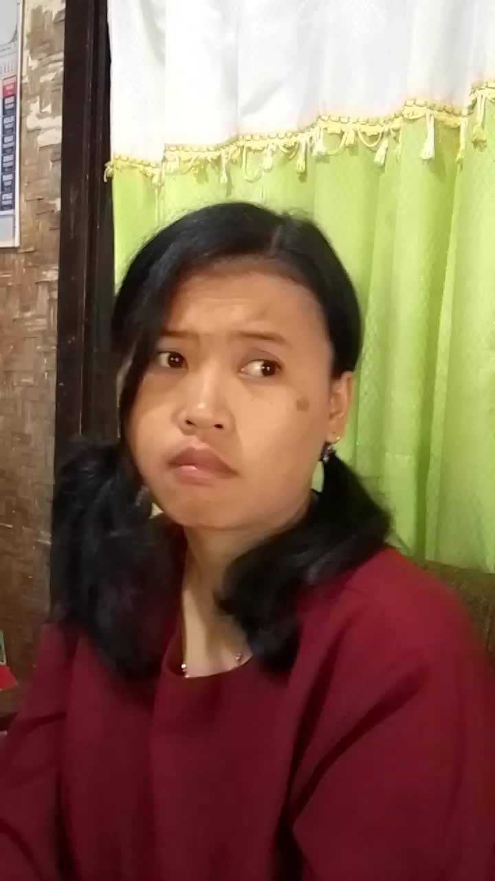 orang senyum malah di marahin 