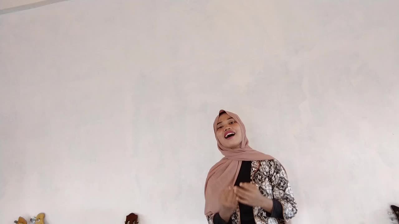 Nabila Dwi Sari_23_kebumen ingin bernyanyi di panggung besar 🥰