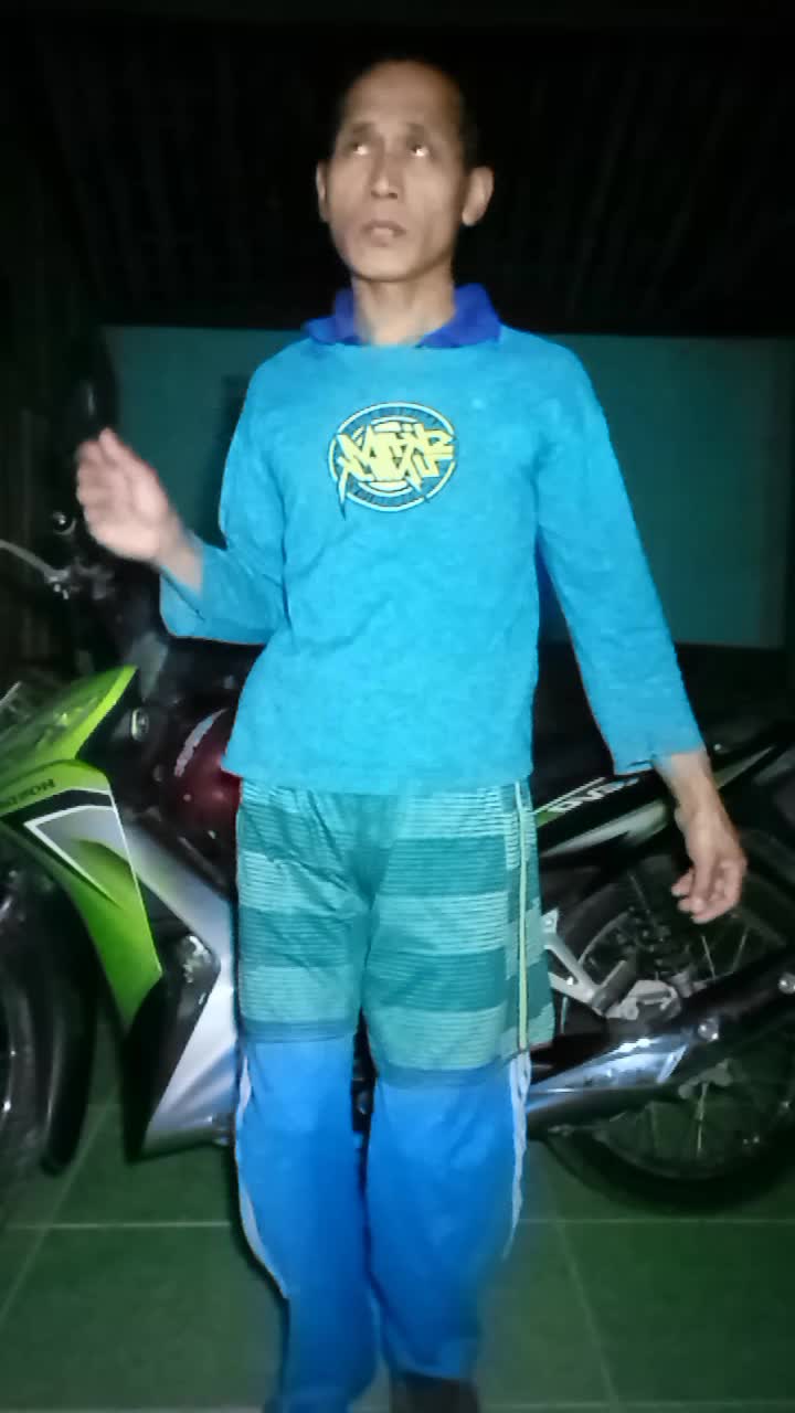 amitamit gue kok bisabisannya ya tampil expresi borongan kayak gitu🙄🙄🙄soo its ok don't bother slow frend. 