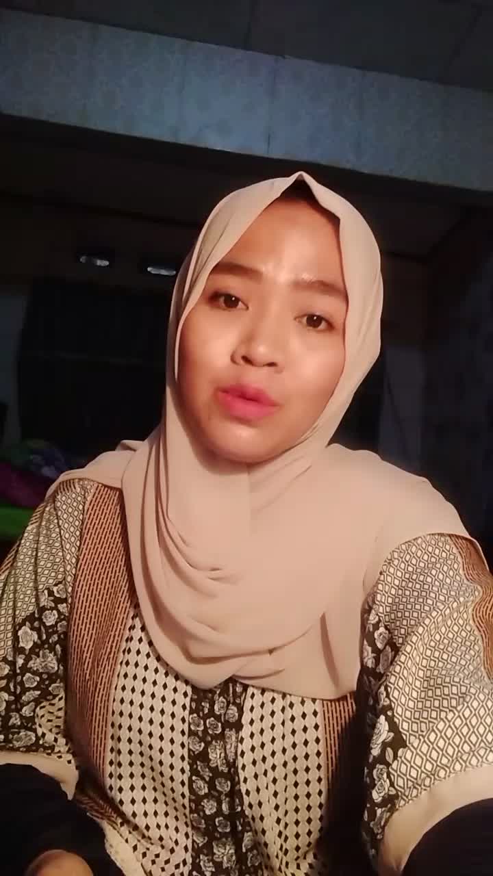 Meta Rachman 29Th asal karawang, Guru,hobi menyanyi sambil memasak😁