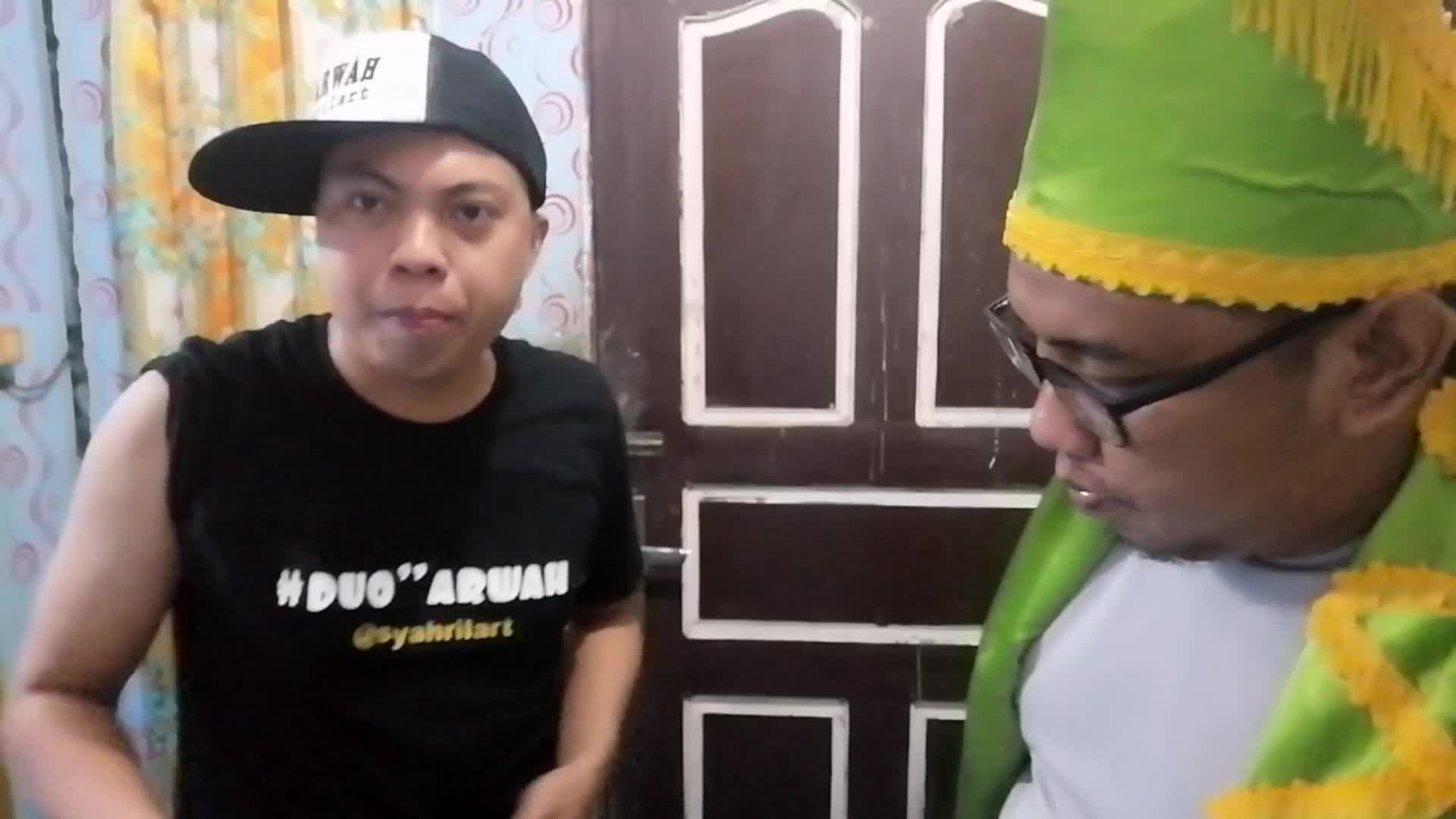 nama : aril 28 tahun & huja 34 tahun. asal Banjarmasin. nama grup : duo arwah