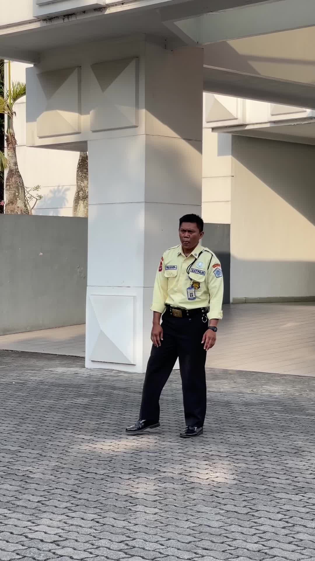 Slickback versi pak Satpam
