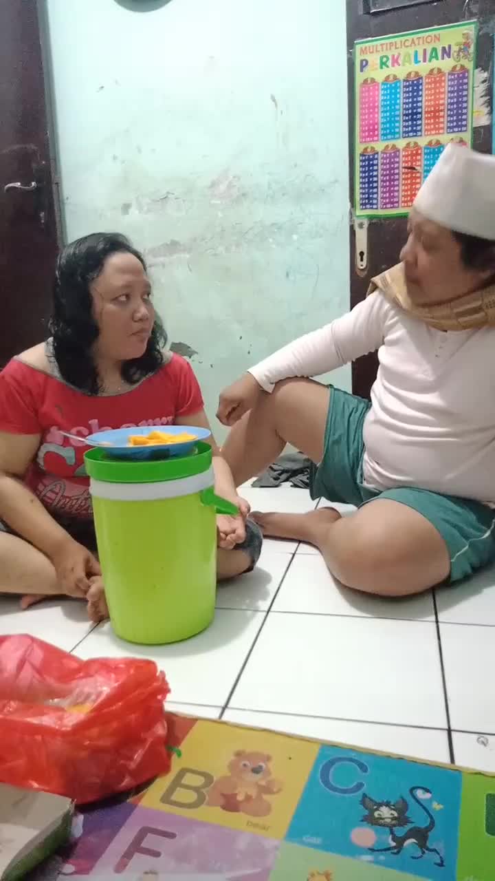 Mandra makan Bae...babeh marah marah....😀